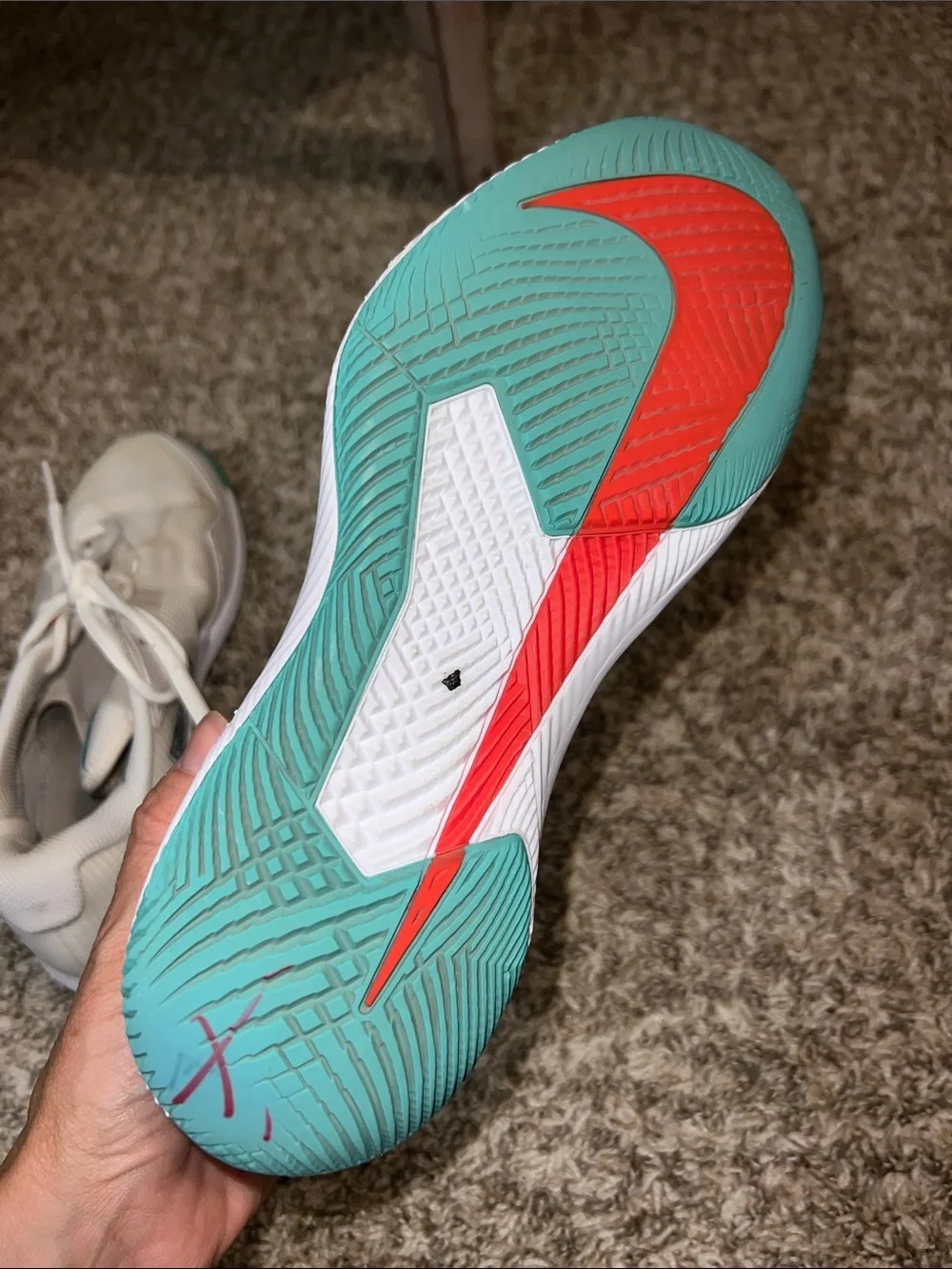Nike Vapor Pro Tennis Shoes White Athletic Shoes with Teal & Red Swoosh Sz 8.5